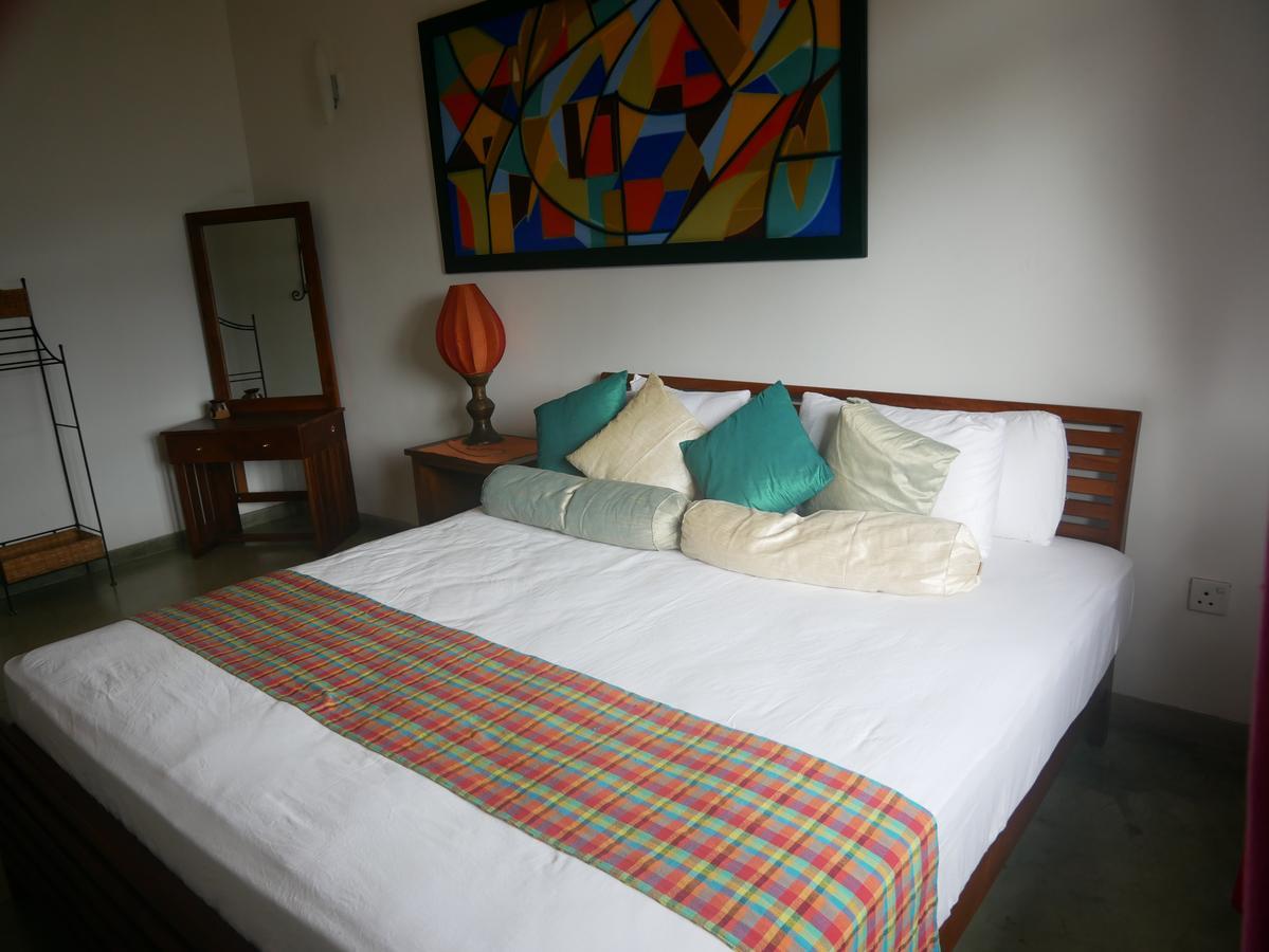 Yoho Home Away Home Канди Экстерьер фото