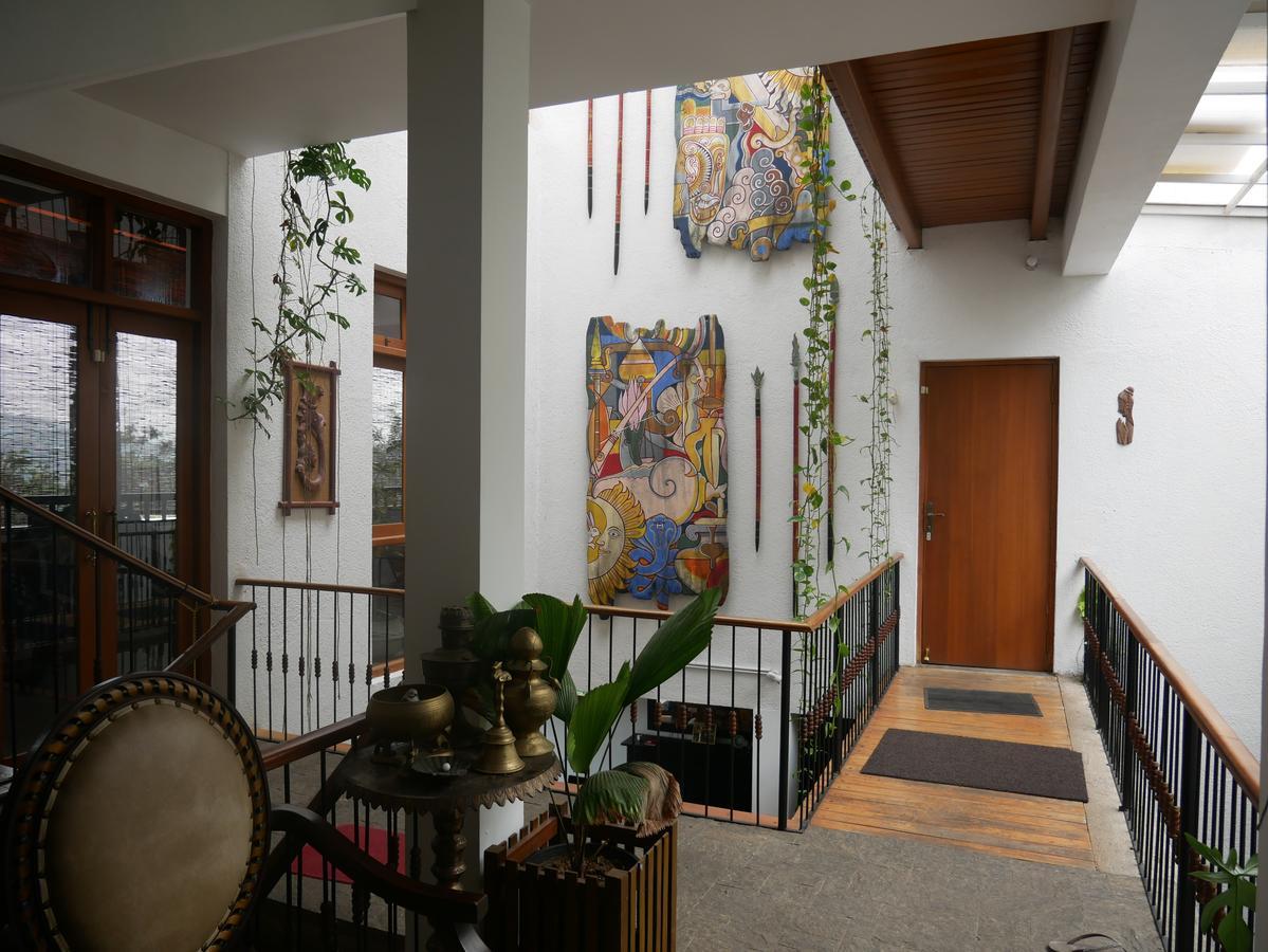 Yoho Home Away Home Канди Экстерьер фото