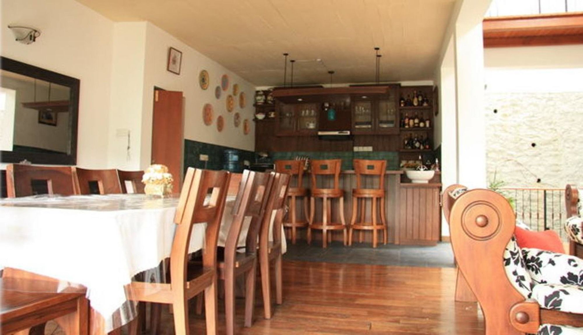 Yoho Home Away Home Канди Экстерьер фото