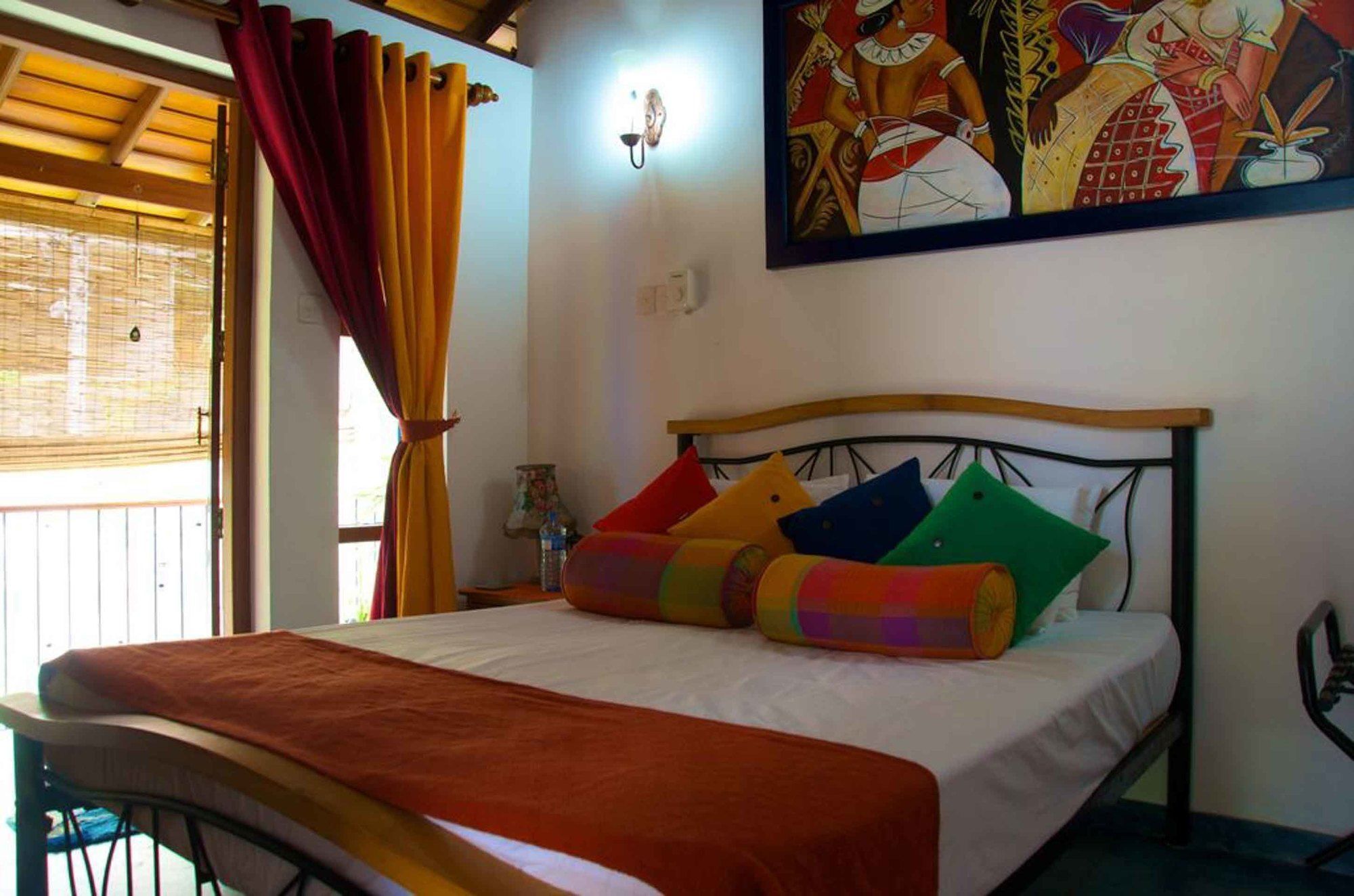 Yoho Home Away Home Канди Экстерьер фото