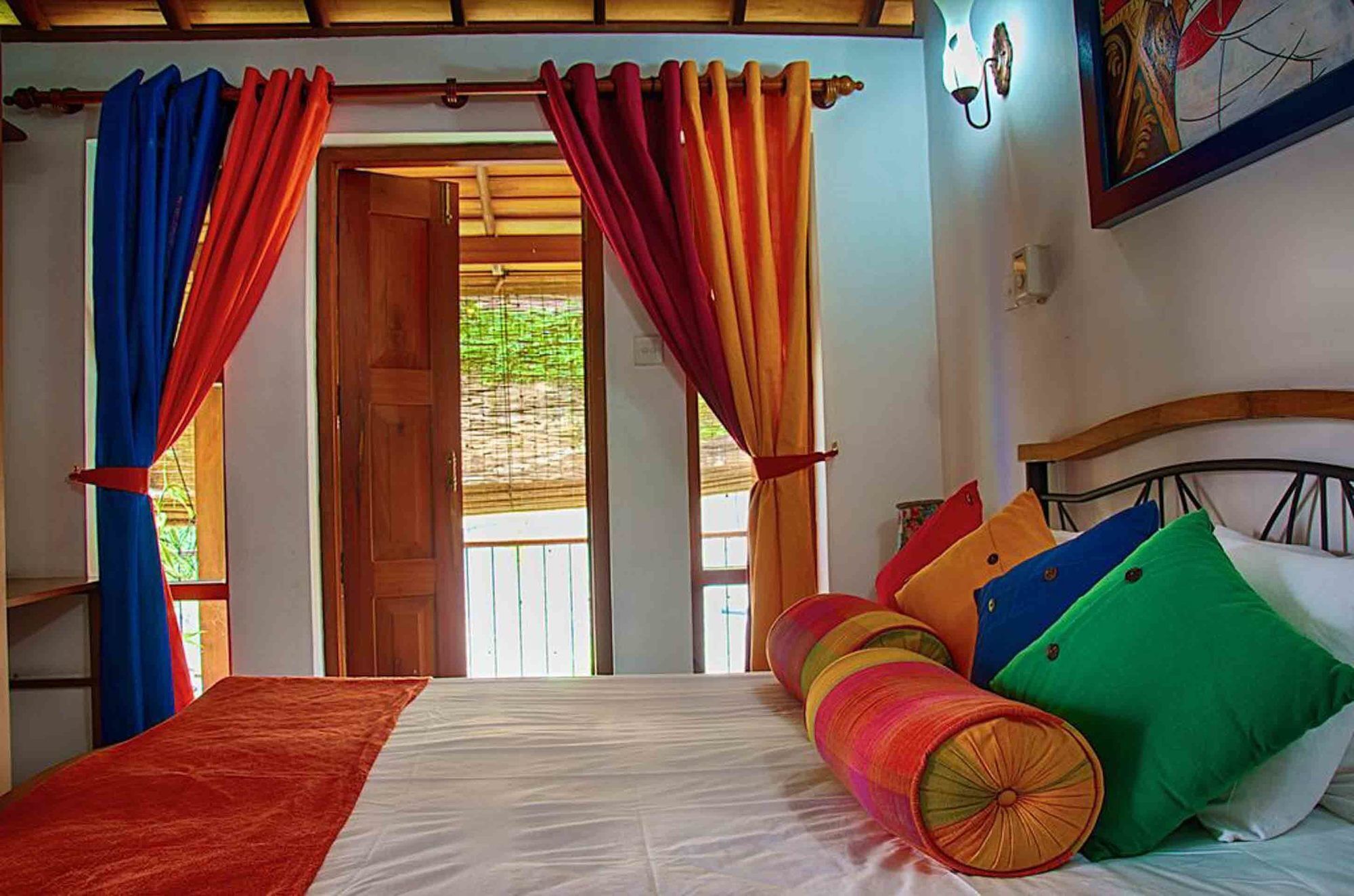 Yoho Home Away Home Канди Экстерьер фото