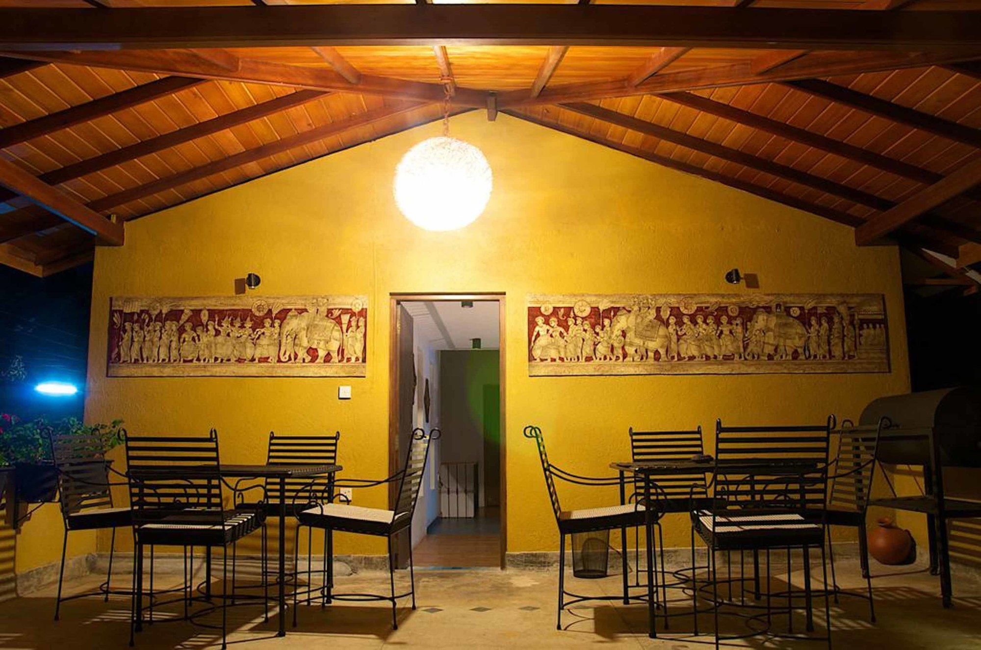 Yoho Home Away Home Канди Экстерьер фото