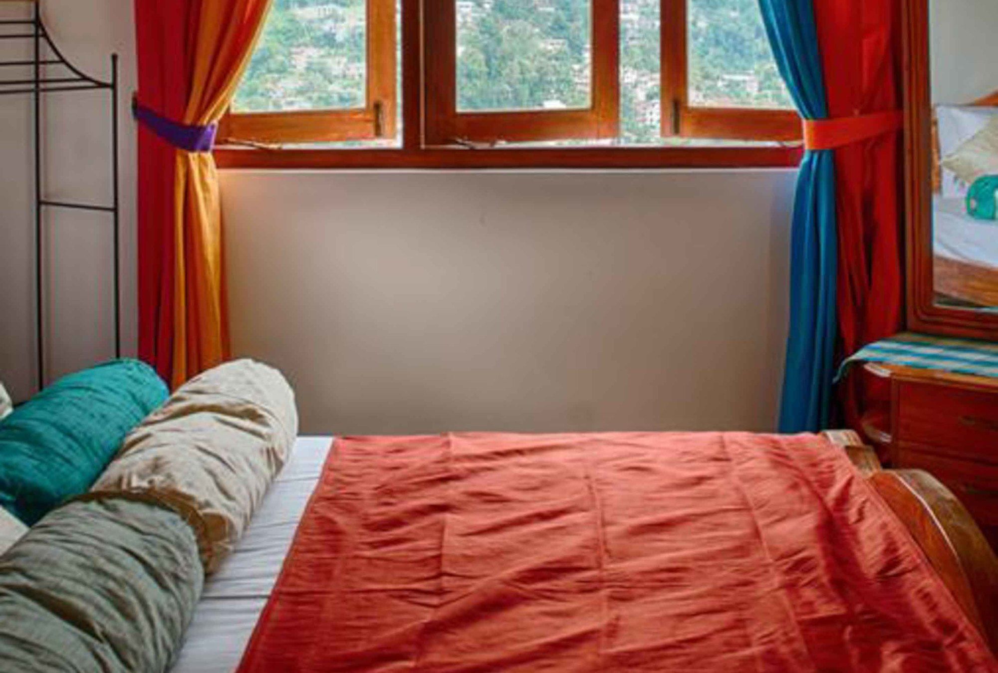 Yoho Home Away Home Канди Экстерьер фото