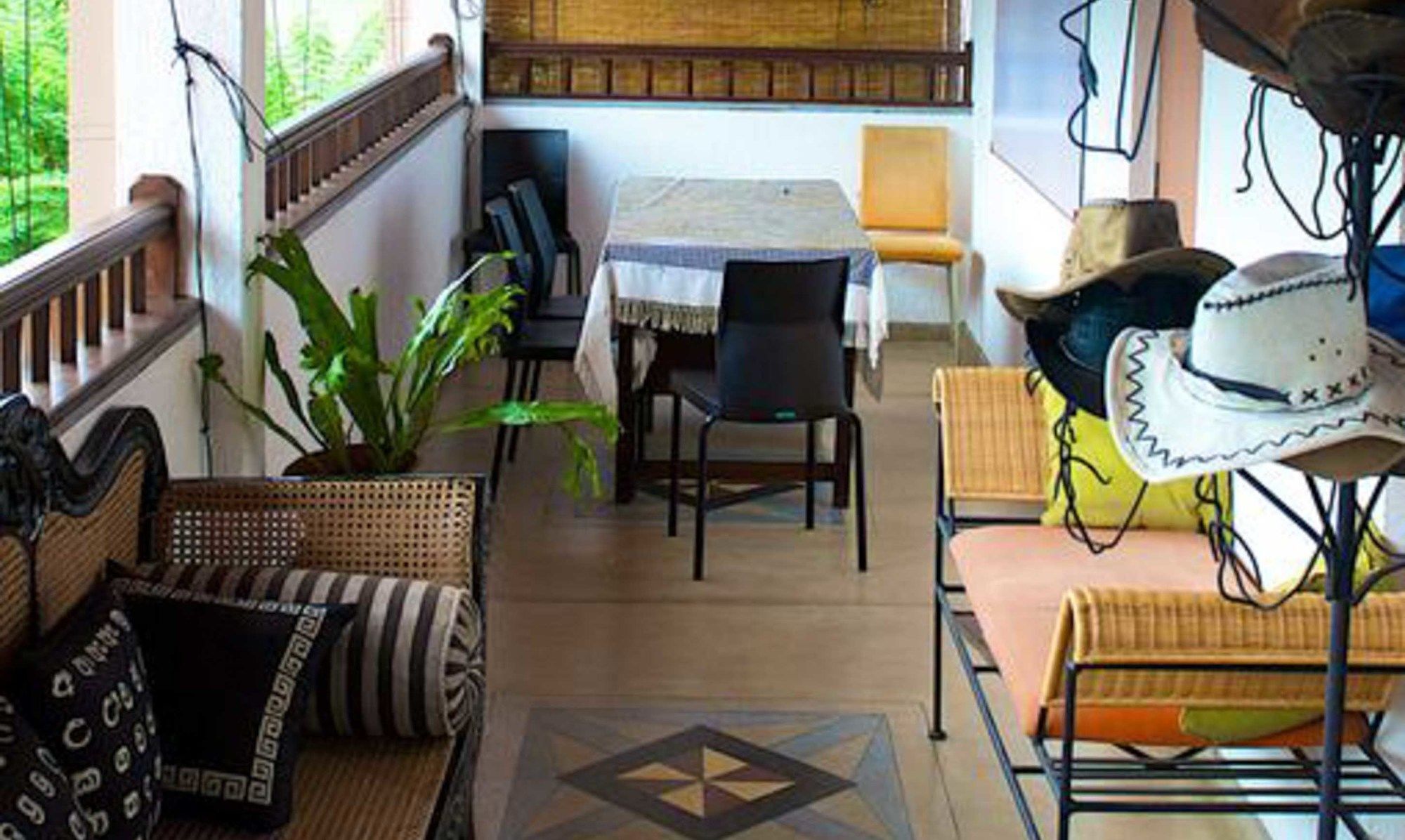 Yoho Home Away Home Канди Экстерьер фото